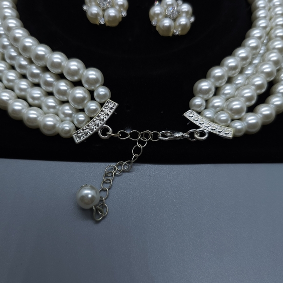 Pearl & Rhinestone Necklace - Picture 3 of 8
